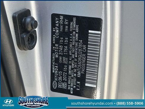 Used 2016 Hyundai Veloster w/ Option Group 03 FWD image 21