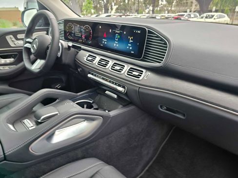 Used 2026 Mercedes-Benz GLS 450 4MATIC image 12