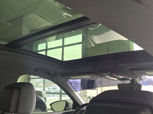 Used 2022 Audi e-tron Premium Plus w/ Premium Plus Package image 11