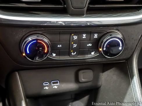 Certified 2024 Buick Encore GX Preferred w/ Comfort Package FWD image 16