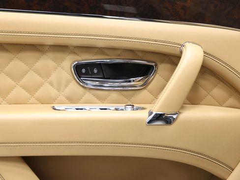 Used 2018 Bentley Bentayga AWD/4WD image 10