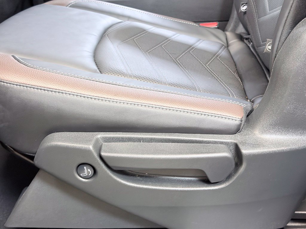 Used 2024 Nissan Pathfinder Platinum AWD/4WD image 20