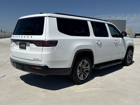 Used 2024 Jeep Wagoneer L Series II w/ Flexible Seating Group image 7