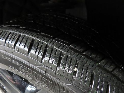 Used 2024 Chevrolet Traverse RS image 7