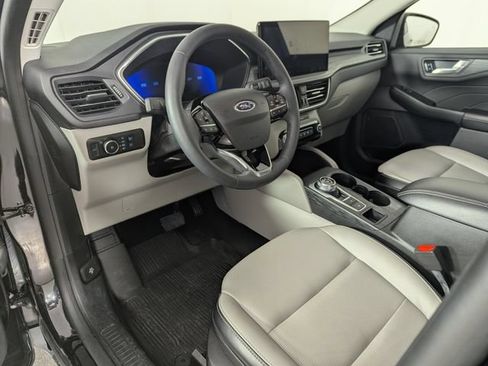Used 2023 Ford Escape Platinum AWD/4WD image 12