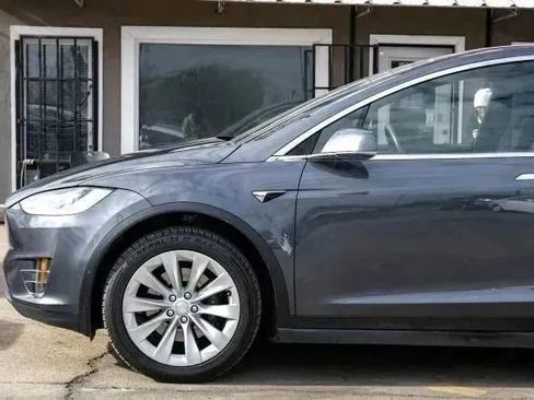 Used 2018 Tesla Model X 100D image 23