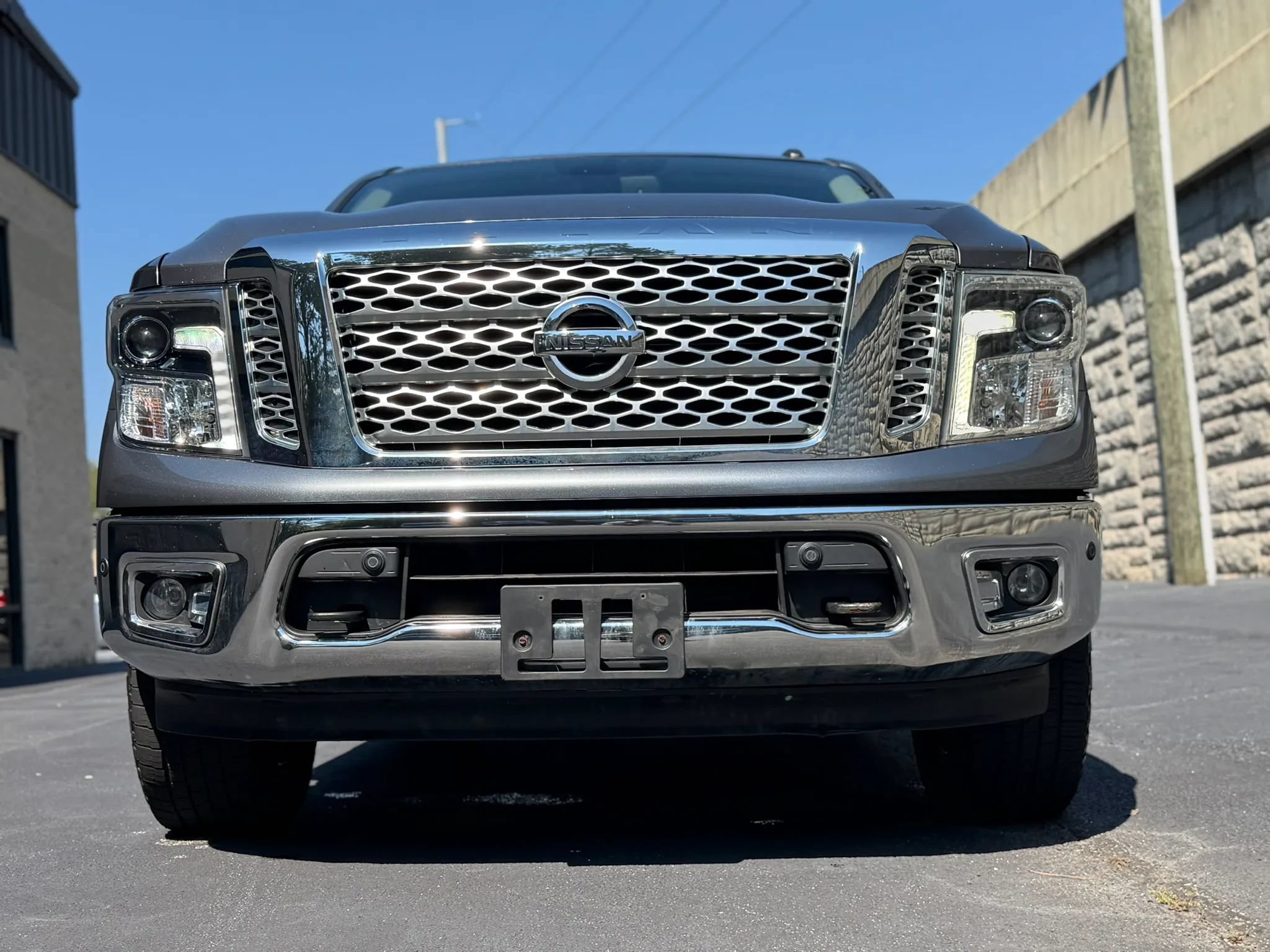 Used 2017 Nissan Titan SL AWD/4WD image 39