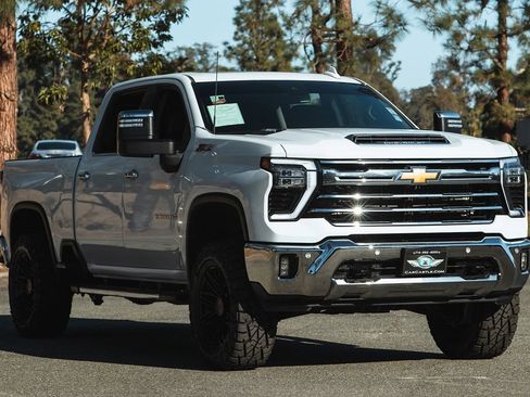 Used 2024 Chevrolet Silverado 2500 LTZ w/ LTZ Convenience Package image 7