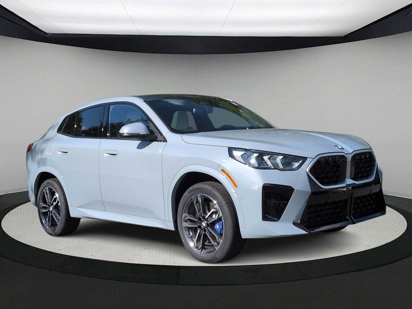Used 2026 BMW X2 xDrive28i w/ Technology Package AWD/4WD image 2