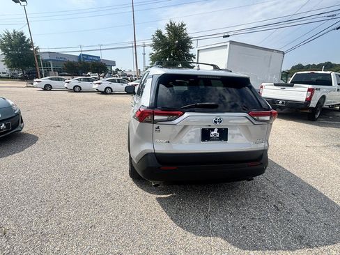 Used 2020 Toyota RAV4 XLE AWD/4WD image 20