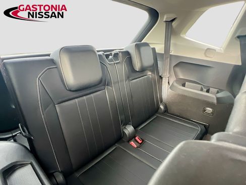 Used 2024 Volkswagen Tiguan SE image 36