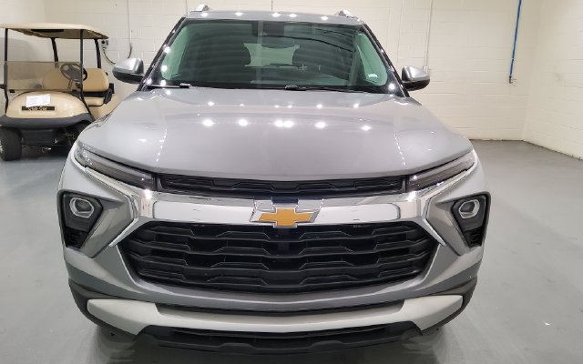 Used 2025 Chevrolet TrailBlazer LT FWD image 3