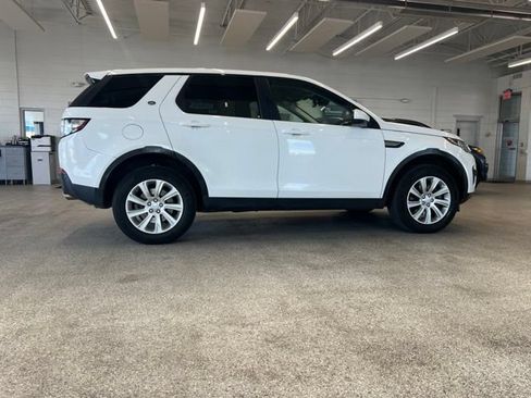 Used 2019 Land Rover Discovery Sport SE AWD/4WD image 4