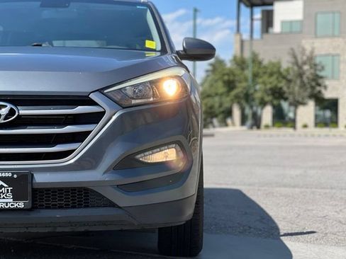 Used 2017 Hyundai Tucson SE w/ SE Popular Package 02 AWD/4WD image 11
