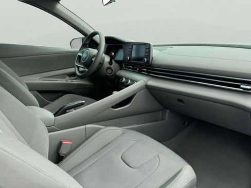 Certified 2025 Hyundai Elantra SE FWD image 25