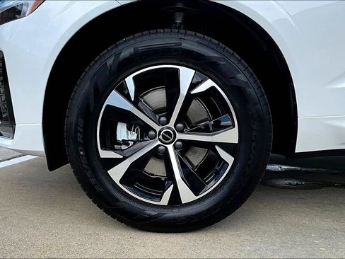New 2026 Volvo XC60 B5 Core AWD/4WD image 30
