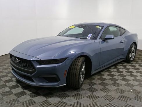 Used 2025 Ford Mustang Coupe image 6