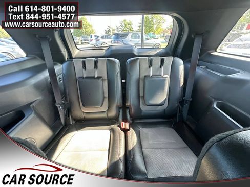 Used 2017 Ford Explorer XLT w/ Equipment Group 202A AWD/4WD image 24