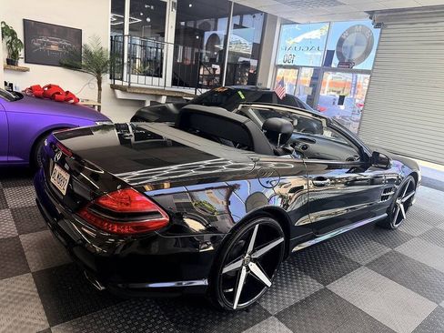 Used 2011 Mercedes-Benz SL 550 image 2