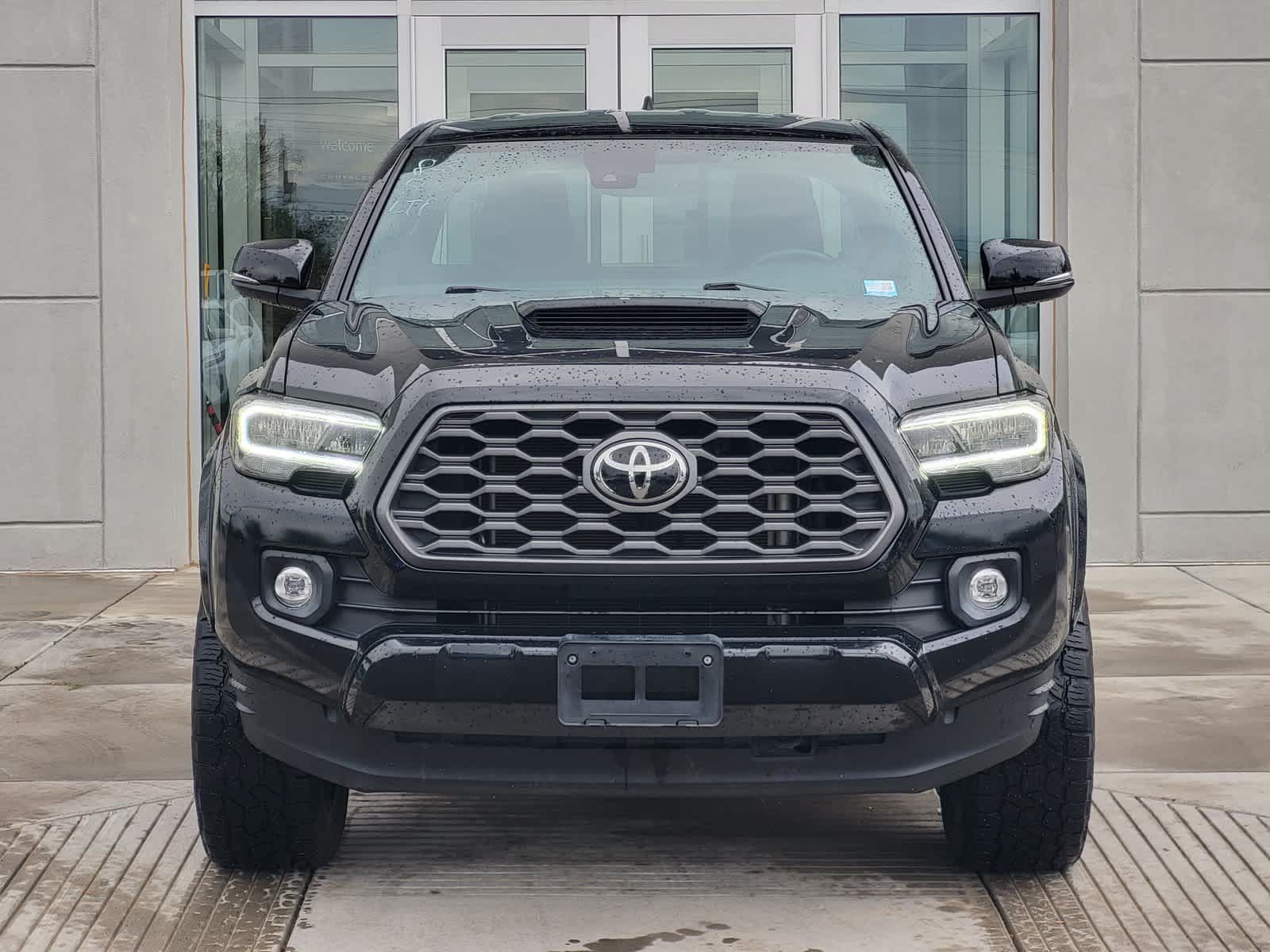 Used 2020 Toyota Tacoma TRD Sport w/ TRD Premium Sport Package AWD/4WD image 2