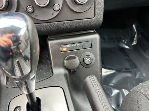 Used 2009 Pontiac G6 Sedan w/ Preferred Package image 29