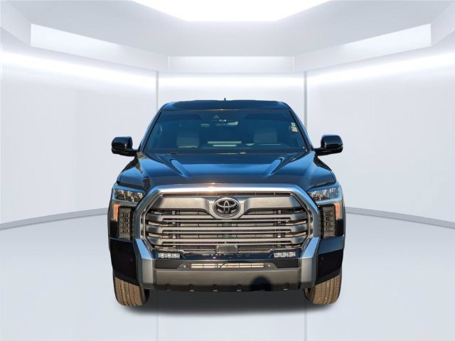 Used 2025 Toyota Tundra Limited AWD/4WD image 9