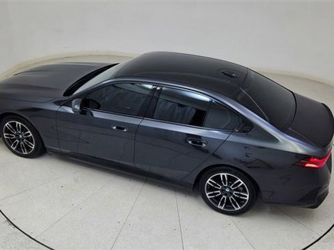 Used 2025 BMW 540i xDrive w/ Executive Package image 83