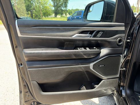 Used 2024 Jeep Wagoneer L Series II w/ Flexible Seating Group RWD image 23