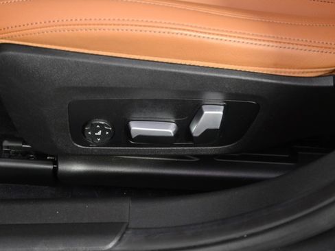 Used 2022 BMW 330i xDrive Sedan w/ Driving Assistance Package image 14