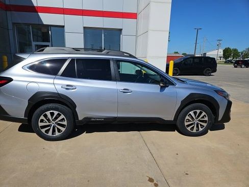 Used 2024 Subaru Outback Premium image 6
