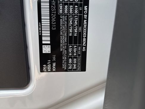 Used 2025 Mercedes-Benz Sprinter 2500 image 21
