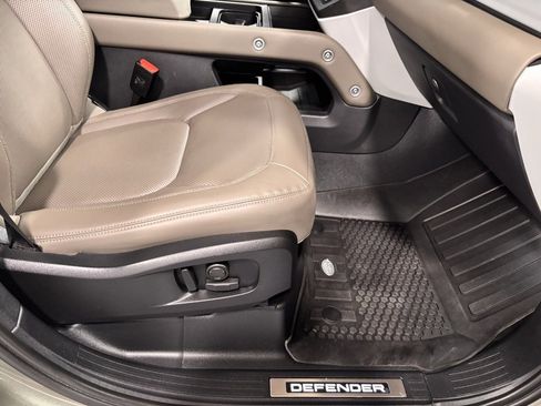 Used 2024 Land Rover Defender 110 X-Dynamic SE image 17