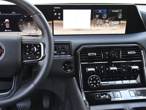 Used 2025 Nissan Armada PRO-4X image 11