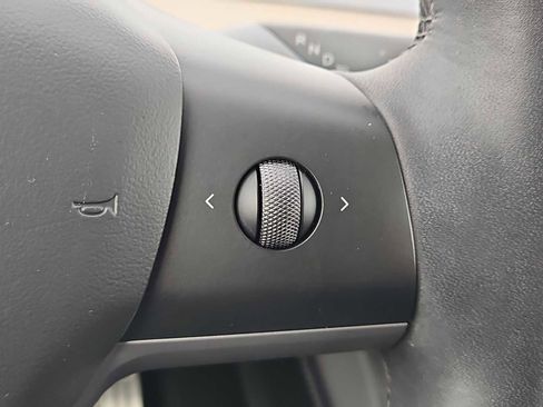 Used 2022 Tesla Model Y Performance image 40