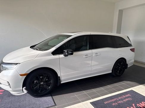 Used 2024 Honda Odyssey Sport image 1