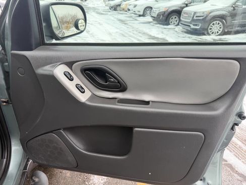 Used 2005 Ford Escape XLT image 16