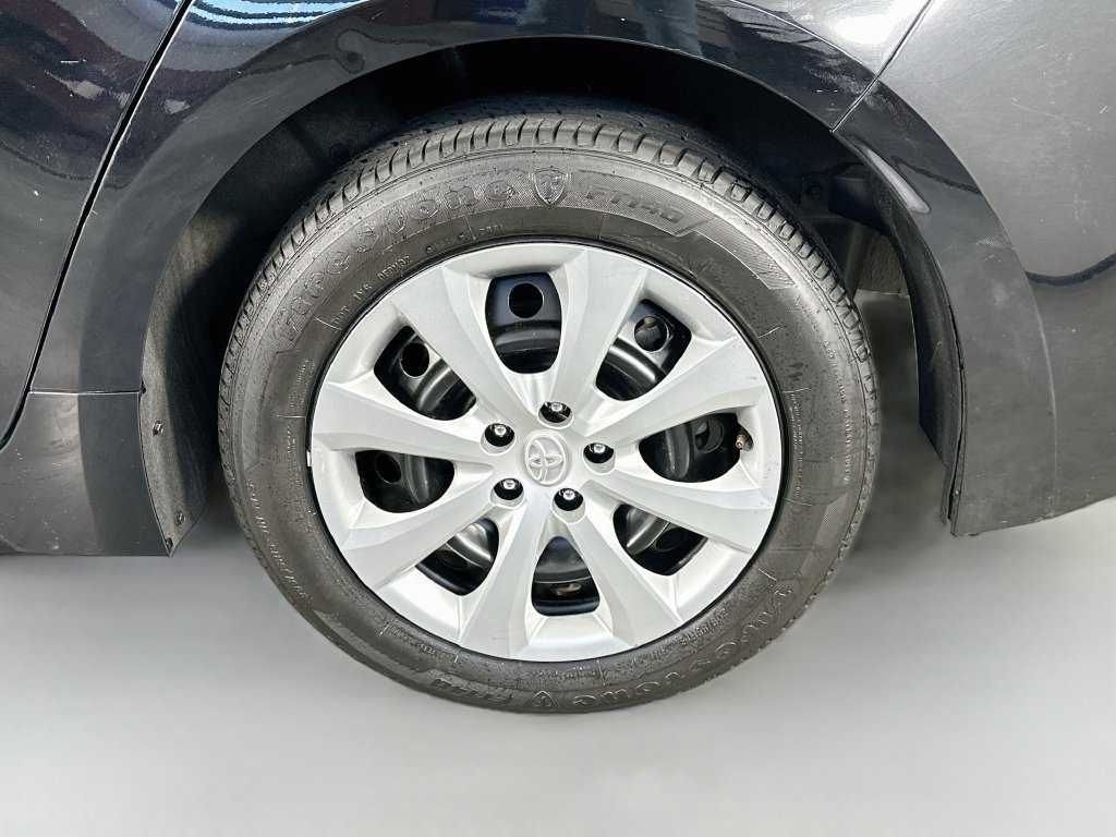 Used 2025 Toyota Corolla LE FWD image 33