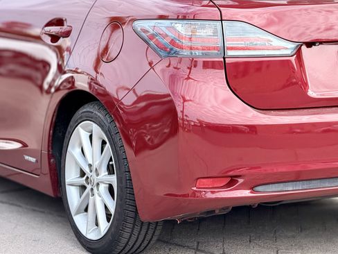 Used 2013 Lexus CT 200h w/ Premium Pkg w/Navigation FWD image 11
