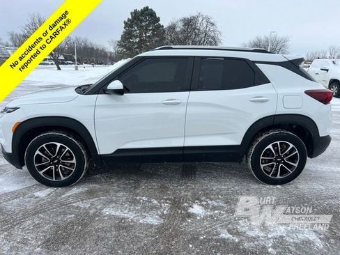 Used 2024 Chevrolet TrailBlazer LT w/ Driver Confidence Package image 3