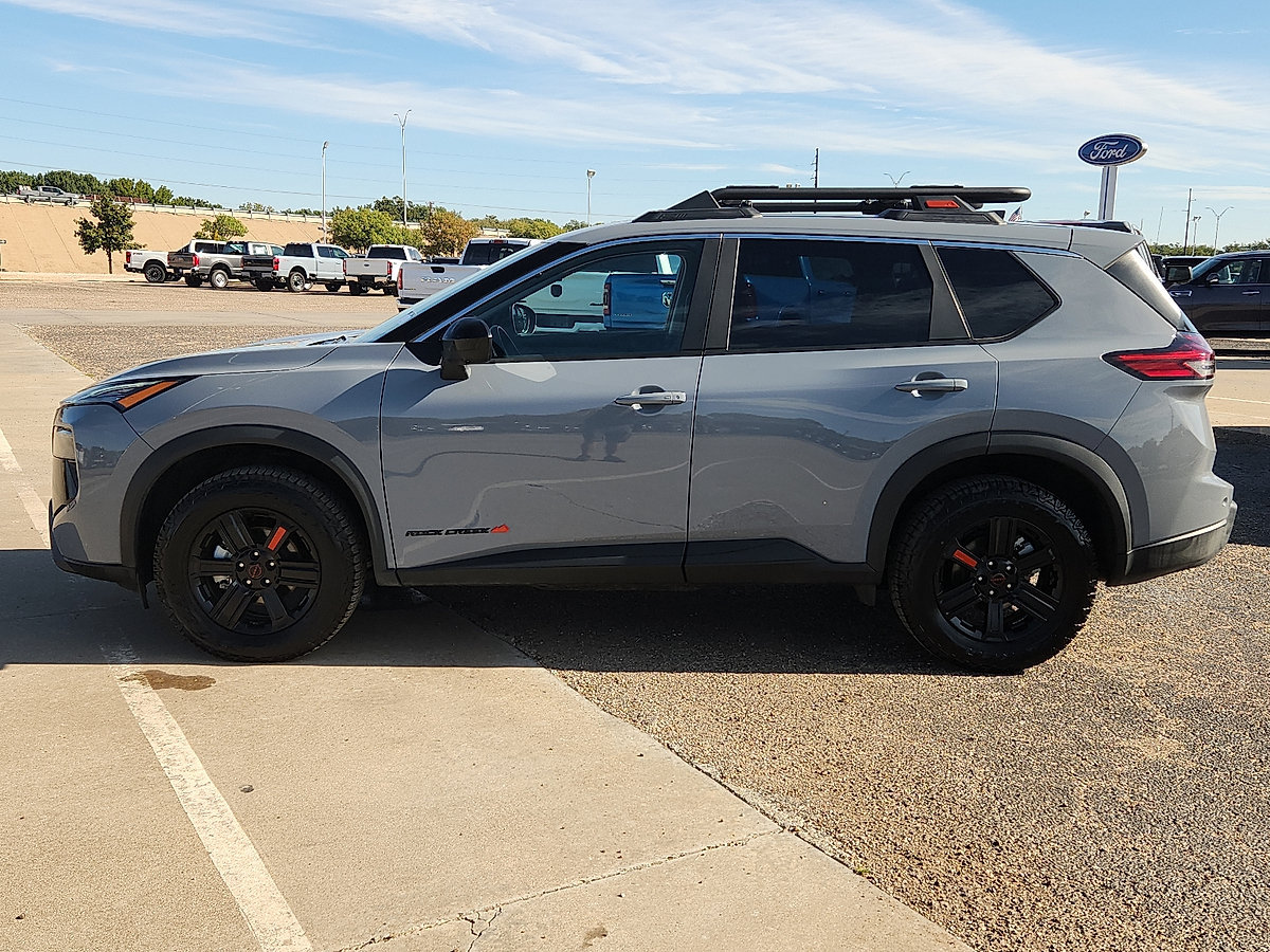 Used 2026 Nissan Rogue SV AWD/4WD image 2