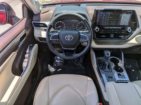 Used 2021 Toyota Highlander Platinum FWD image 19