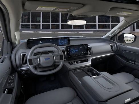 New 2026 Ford Expedition Active image 9