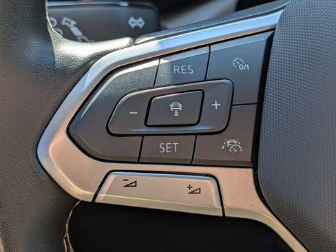 Certified 2024 Volkswagen Taos S FWD image 32