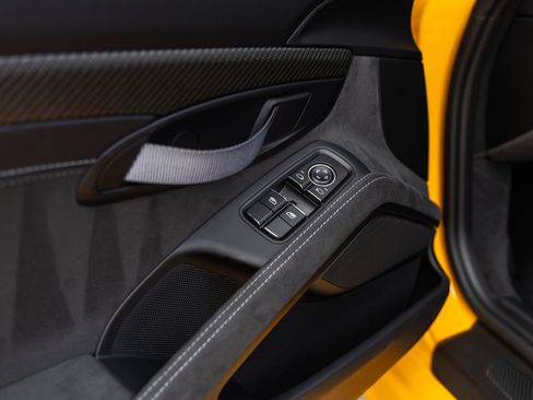 Certified 2025 Porsche 718 Cayman GT4 RS RWD image 39