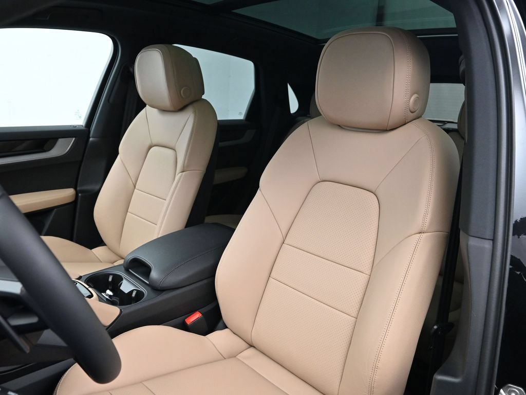 Certified 2026 Porsche Cayenne AWD/4WD image 5