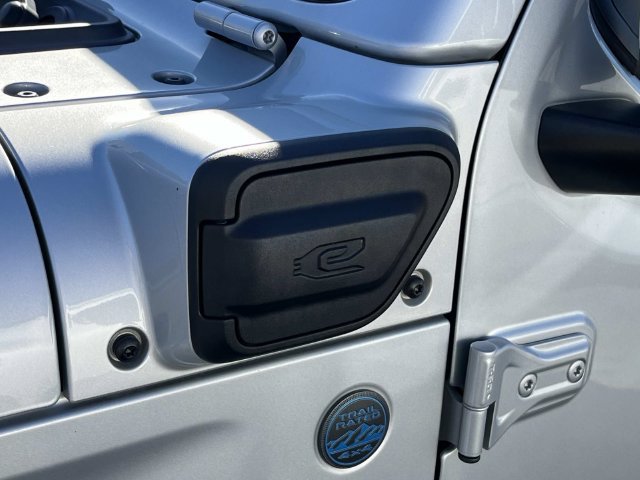 Used 2023 Jeep Wrangler Unlimited Sahara AWD/4WD image 9