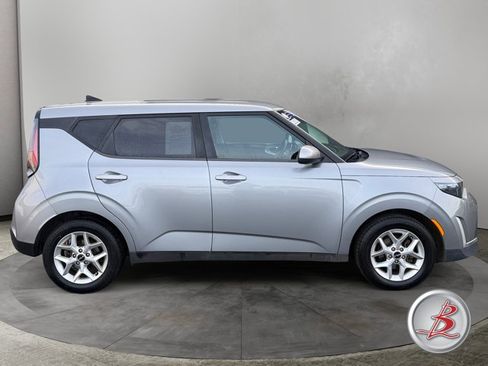 Used 2023 Kia Soul LX w/ Option Group 015 FWD image 8