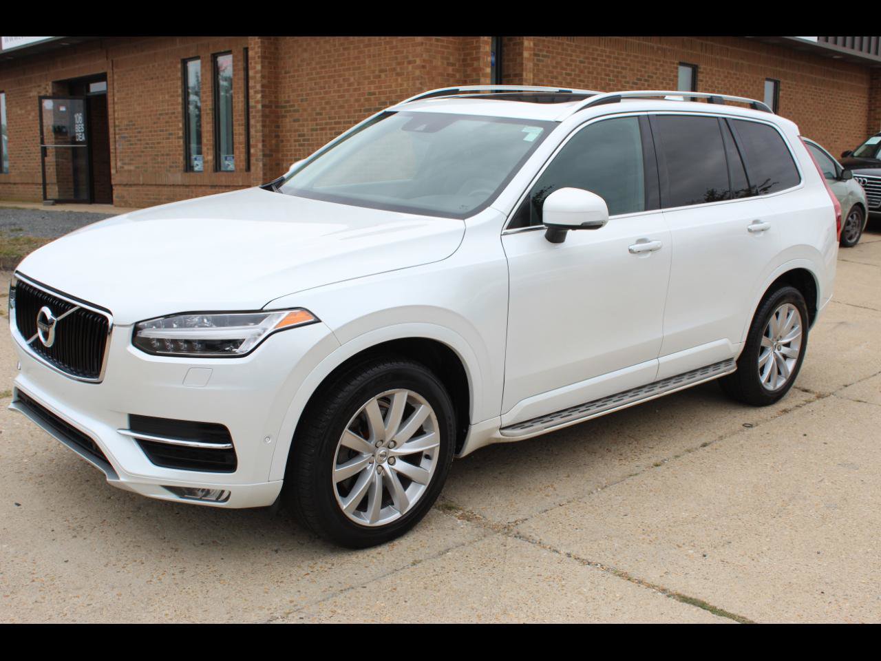 Used 2017 Volvo XC90 T6 Momentum AWD/4WD image 1
