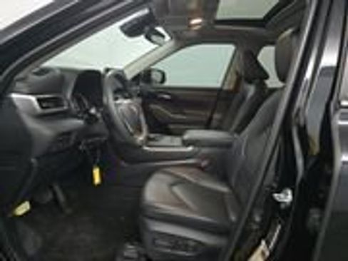 Used 2024 Toyota Highlander XLE image 7