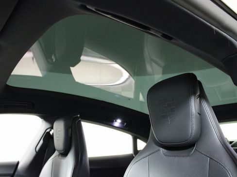 Used 2025 Porsche Taycan image 20